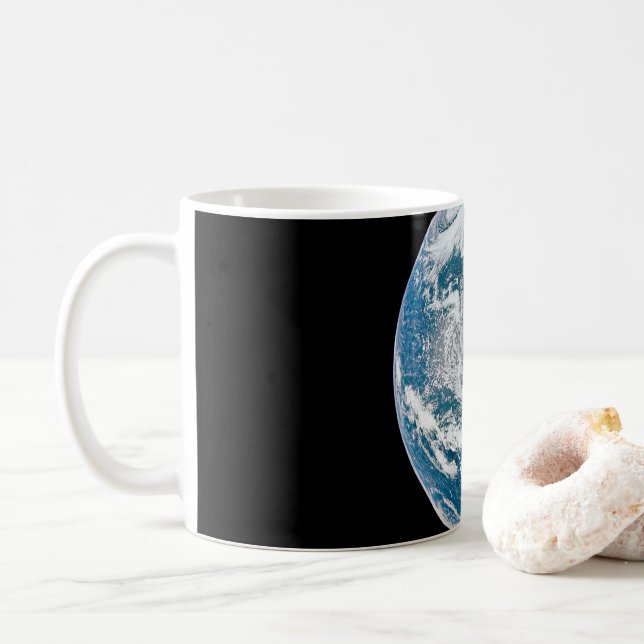 Taza De Café Tierra Tomada De La Nave Espacial Apolo 13. (Con donut)