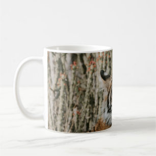 TAZA DE CAFÉ TIGER EN EL RESTAURANTE SALVAJE