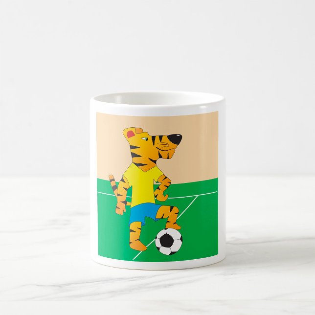 Taza De Café Tigre jugando al fútbol (Subido por el creador)