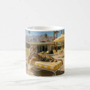 Taza De Café Tigre junto a la piscina de Palm Springs