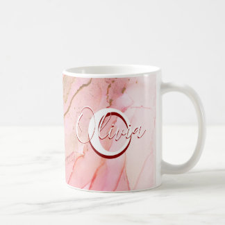 Taza De Café Tinta blanda de alcohol con líquido rosa