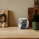 Taza De Café Tipografía moderna de merry Simple 5 Photo<br><div class="desc">Presentamos la tipografía moderna de merry Simple 5 Photo Coffee Mug - la manera perfecta de hacer a estos Navidades extra especiales! Muestra tu nombre familiar con un diseño único y personalizado, con cuatro de tus fotos favoritas de vacaciones adornadas con "Merry" en tipografía moderna con un elegante fondo gris....</div>