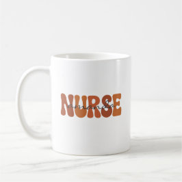 Taza De Café Tipografía ondulada retro con nombre de enfermera