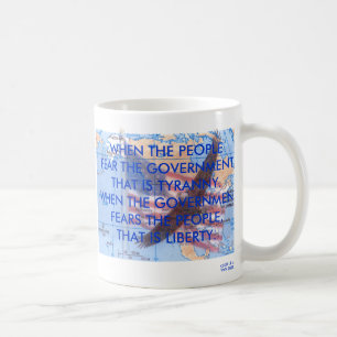 TAZA DE CAFÉ TIRANÍA CONTRA LIBERTAD