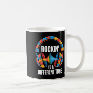 Taza De Café Tocando al ritmo de una melodía diferente autismo