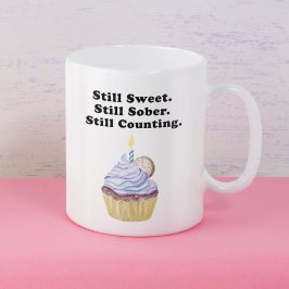 Taza De Café Todavía Dulce. Todavía Sobrio. Aún Contando. Sobri