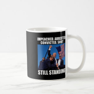 Taza De Café Todavía se mantiene en pie el disparo de un convic