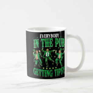 Taza De Café Todo El Mundo En El Pub Se Está Haciendo Un Tipsy 