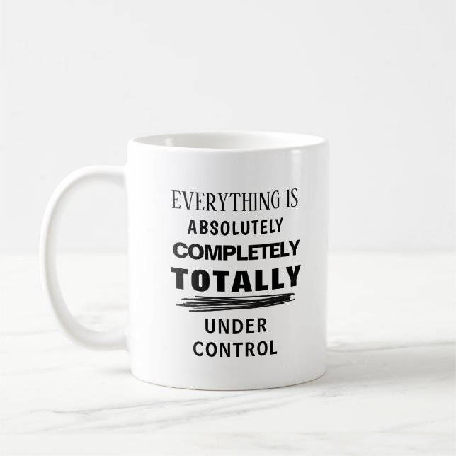 Taza De Café Todo está bajo control es gracioso (Izquierda)