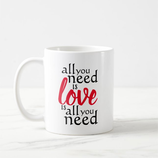 Taza De Café Todo lo que necesitas es amor, solo necesitas una  (Izquierda)