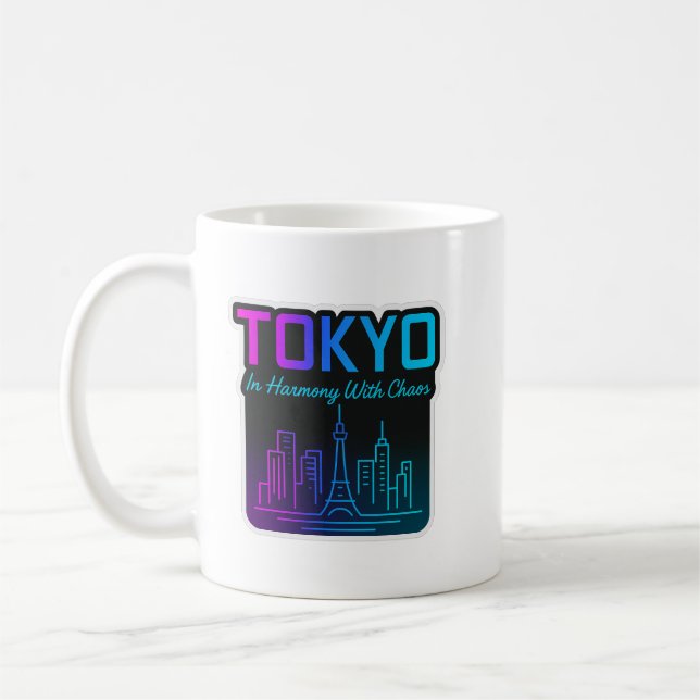 Taza De Café Tokyo In Harmony With Chaos – Neon Skyline Art (Izquierda)