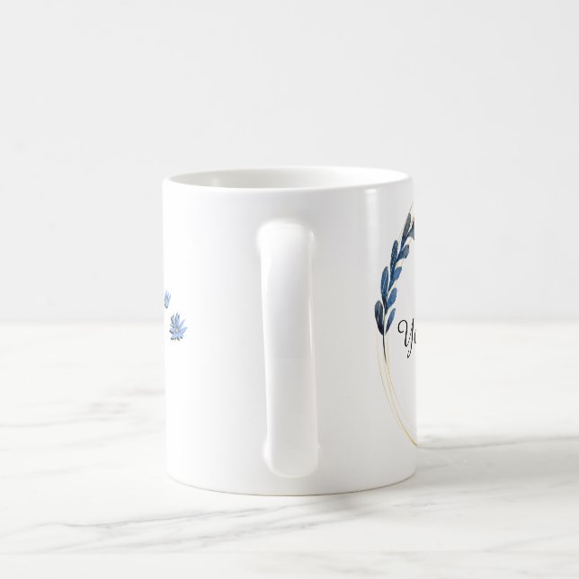 Taza De Café Toque floral azul personalizado. (Mango)