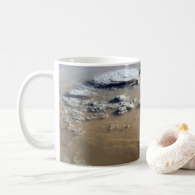 Taza De Café Tormenta De Polvo En Los Mares De Arena Del Desier (Con donut)
