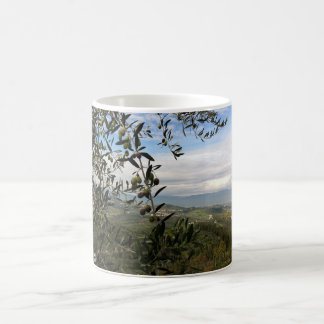 Taza de café toscana del paisaje