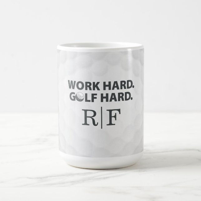 Taza De Café Trabaja Duro Golf Duro Monograma Inicial Estilo Re (Centro)
