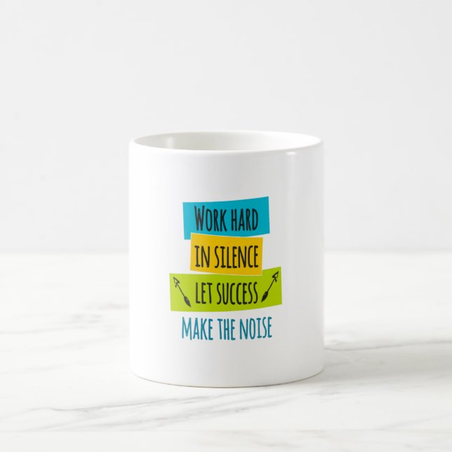 Taza De Café Trabajar Duro En Silencio Que El Éxito Haga El Rui (Centro)