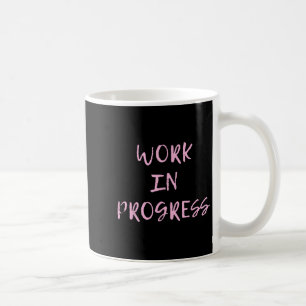 Taza De Café Trabajo En Progreso _ Soy Una Camiseta De Trabajo