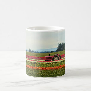 Taza De Café Tractor rosa en el campo de los tulipanes, Oregón