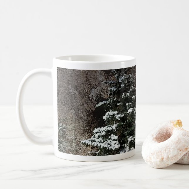 Taza De Café Tranquilos árboles nocturnos de invierno café Mug (Con donut)