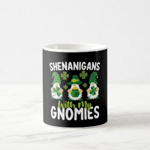 Taza De Café Travvesuras Con Mis Gnomitos Gnomo Día De San Patr