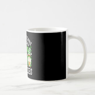Taza De Café Travvesuras Con Mis Gnomos Día De San Patricio Gno