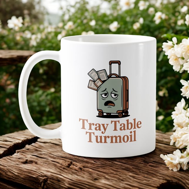 Taza De Café Tray Table Turmoil | Travel Chaos Flight Attendant (Subido por el creador)