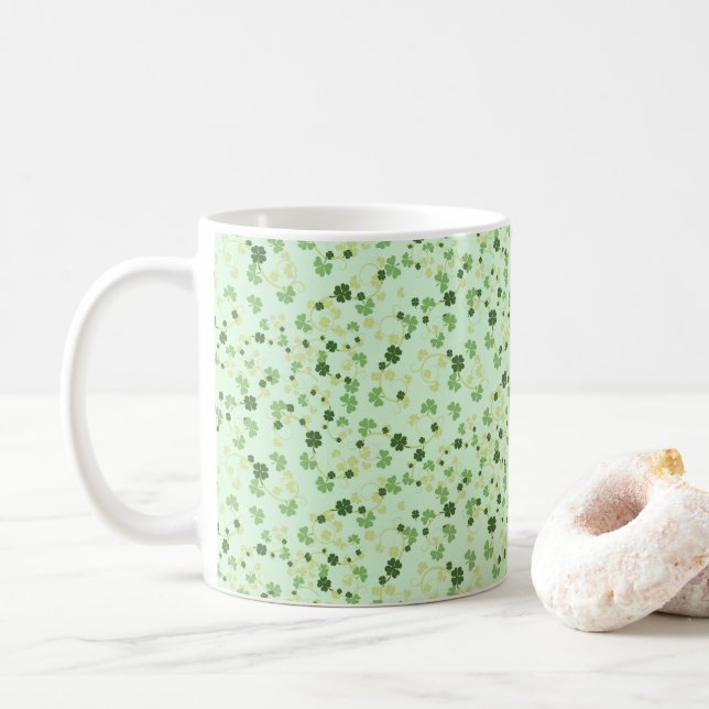 Taza De Café Treboles de Cuatro Hojas Verdes Día de San Patrici (Con donut)