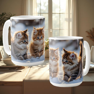 Taza De Café Tres adorables gatitos jugando en la nieve, lindos