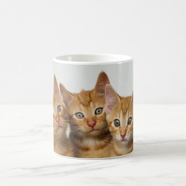 Taza De Café Tres gatitos lindos del jengibre de lado a lado (Centro)