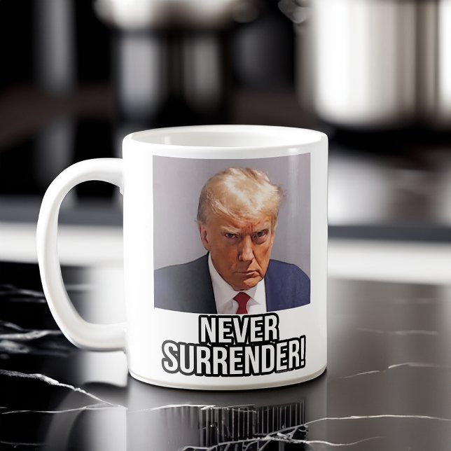Taza De Café Trump fue asesinado en 2024 (trump 2024 never surrender mugshot mug)