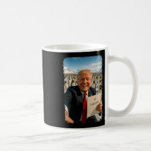 Taza De Café Trump impone aranceles a la política irónica pingü