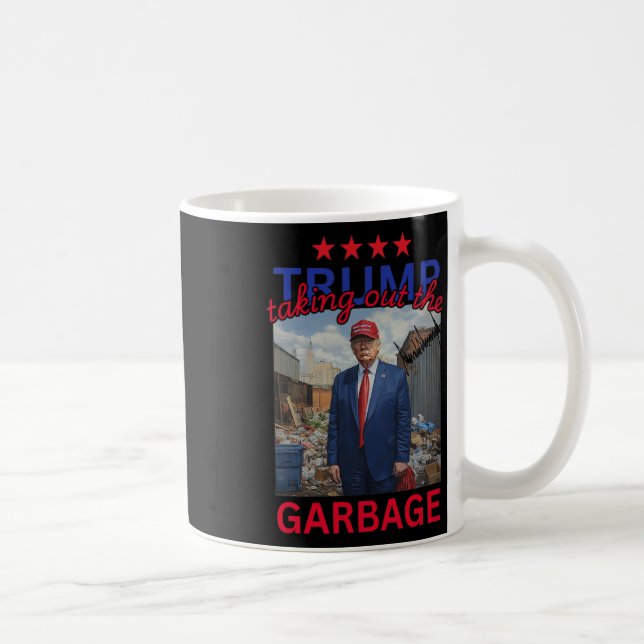 Taza De Café Trump Sacando A Trump El Divertido Garbyge 2024 (Derecha)