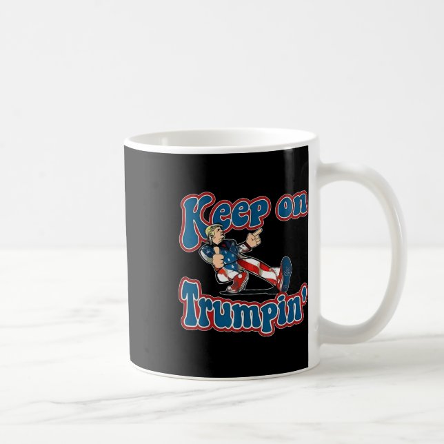 Taza De Café Trump sobre Trump para presidente 2024 Bandera Est (Derecha)