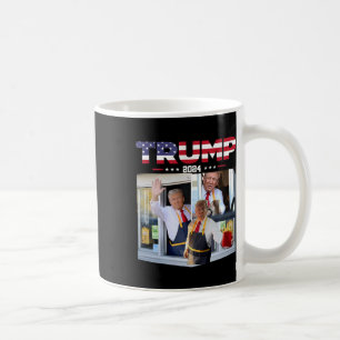 Taza De Café Trump Trabaja El Trabajador De Comida Rápida En Dr