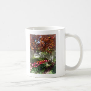 Taza De Café Tulipanes por la cerca acoplada