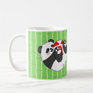 Taza De Café Un adorable bebé panda jugando con una pelota