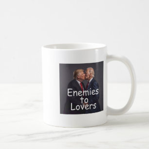 Taza De Café Un Beso De Trump Y Biden Gracioso
