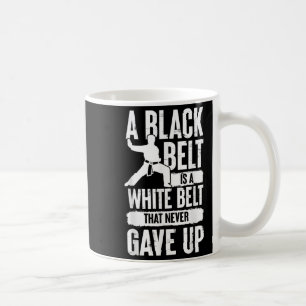 Taza De Café Un Cinturón Negro Es Un Cinturón Blanco Que Nunca