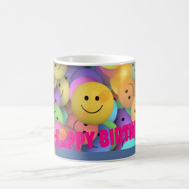 Taza De Café Un divertido globo sonriente enfrenta deseos de cu (Centro)