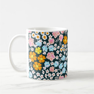Taza De Café Un floreciente jardín con rosas y flores silvestre