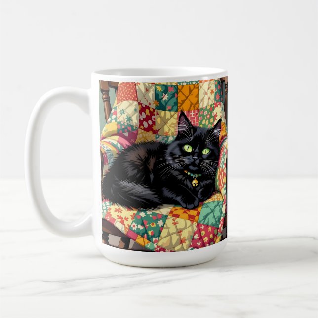 Taza De Café Un gato negro lindo sobre una silla de roca (Izquierda)