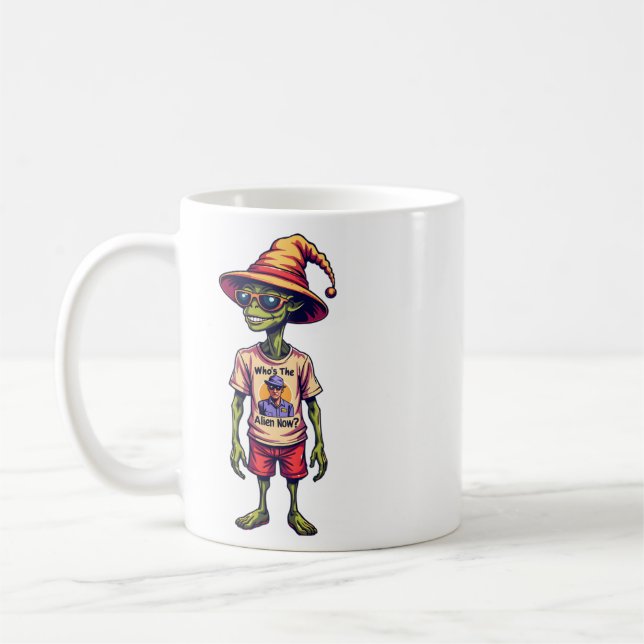 Taza De Café Un gracioso meme de Alien: "¿Quién es el extranjer (Izquierda)