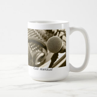 Taza De Café Un micrófono y auriculares