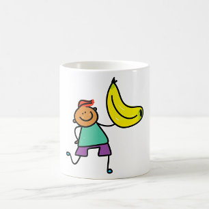 Taza De Café Un niño juguetón sostiene un gran plátano amarillo