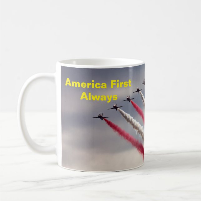 Taza De Café Un patriotismo en aumento: Estados Unidos primero  (Izquierda)