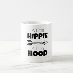 TAZA DE CAFÉ UN PEQUEÑO HIPPIE UNA PEQUEÑA CAPILLA