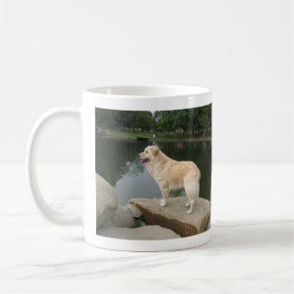 Taza De Café Un perro en un estanque