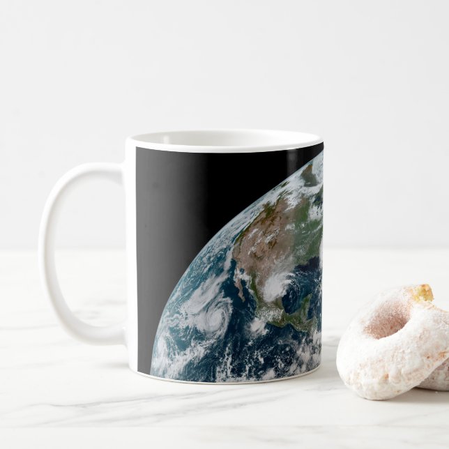 Taza De Café Una Cadena Perdida De Ciclones Tropicales (Con donut)