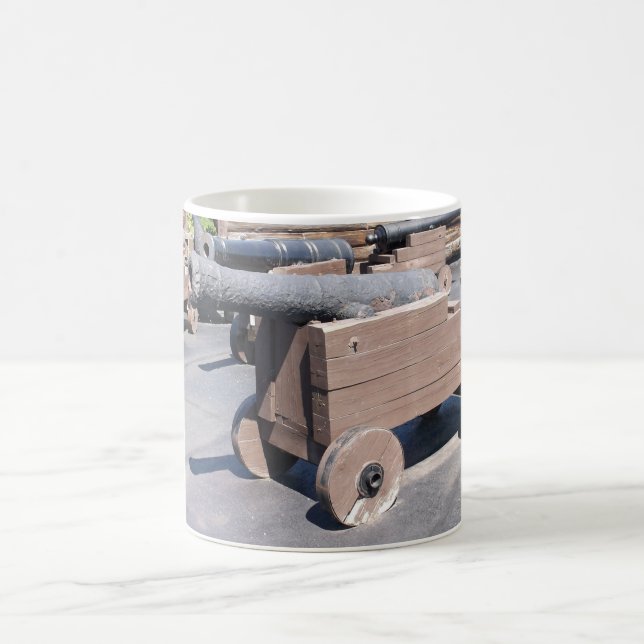 Taza De Café Una Colección de Cañones (Centro)