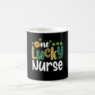 Taza De Café Una enfermera afortunada día de San Patricio